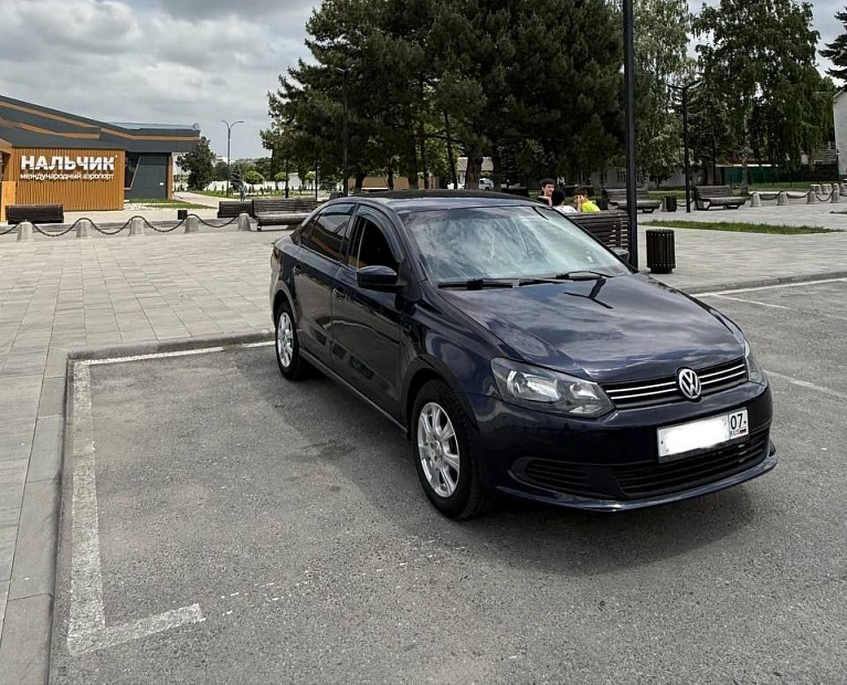 Volkswagen Polo V Темно-синий